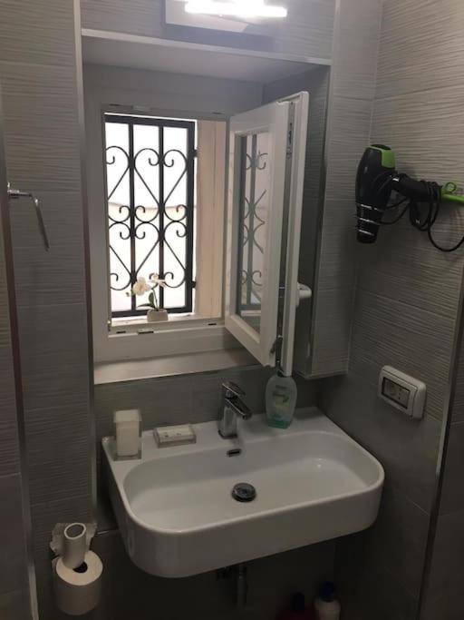 Beautiful Apartment Next To Piazza Di Spagna Рим Экстерьер фото