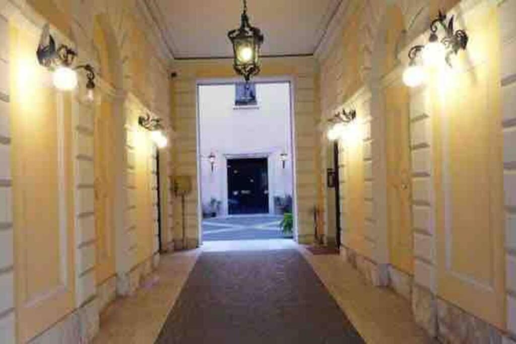 Beautiful Apartment Next To Piazza Di Spagna Рим Экстерьер фото